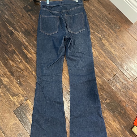 NEW with tags. Express women’s dark blue flare jeans with belt. Size 2R - Picture 6 of 6